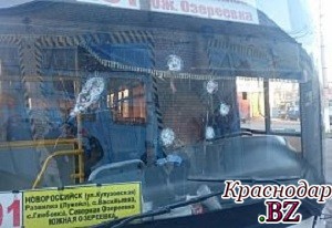 В Новороссийске водитель иномарки «расстрелял» автобус и избил водителя