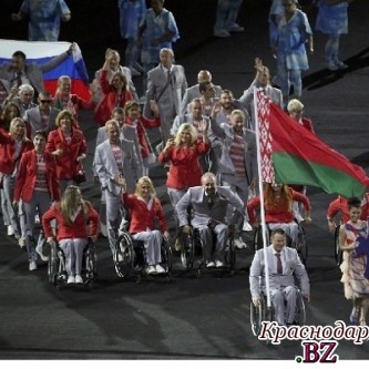 На церемонии открытия Паралимпийских игр белорусская команда пронесла Российский флаг