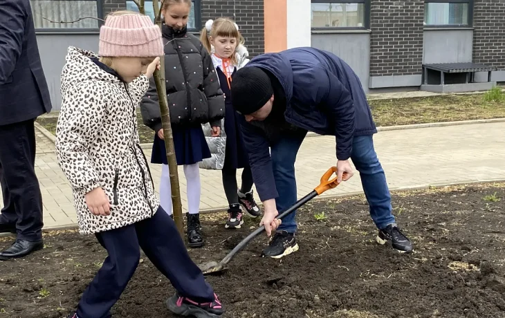 Евгений Наумов: В школах и детсадах Краснодара стартовала массовая высадка деревьев