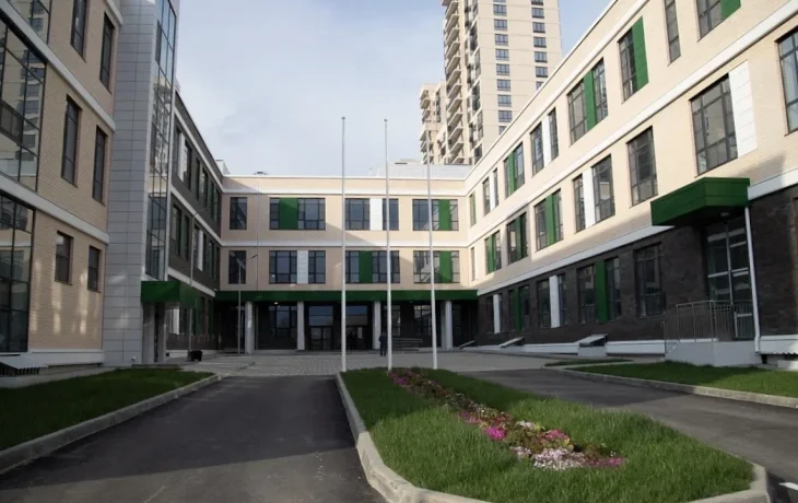 В Краснодаре завершили строительство школы на 1550 мест и самого большого детского сада