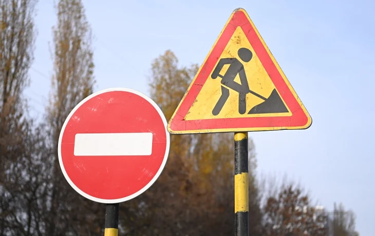 Ограничение движения на ул. Российской в Краснодаре из-за строительства ливневой канализации Ограничение движения на ул. Российской в Краснодаре из-за строительства ливневой канализации