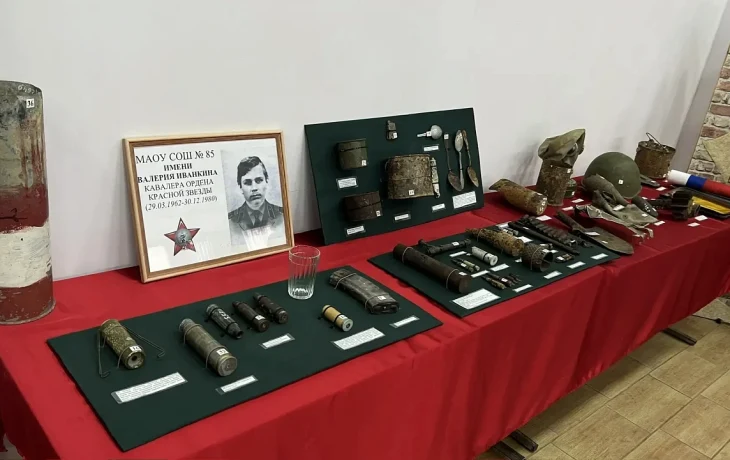 В школе №85 Краснодара открыли музейную экспозицию об Афганистане и приняли учеников в юнармейцы