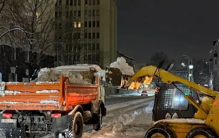 Краснодар борется с гололедом: обработано более 544 км дорог Краснодар борется с гололедом: обработано более 544 км дорог