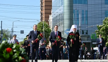 Краснодарцы возложили цветы к Вечному огню в честь 81-й годовщины Великой Победы