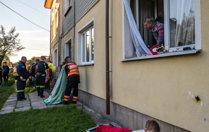 Тревожный инцидент в Екатеринбурге: ребёнок выпал из окна