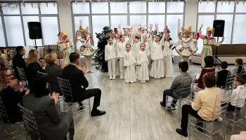 Краснодарские дети получили подарки на «Ёлке желаний» от Наумова и Галушко