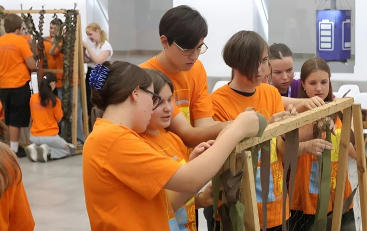 Бесплатные уроки вокала и плетение маскировочных сетей в Доме молодёжи Краснодара