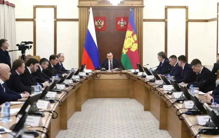 Краснодар борется со снегопадом: оперативный штаб и круглосуточная уборка