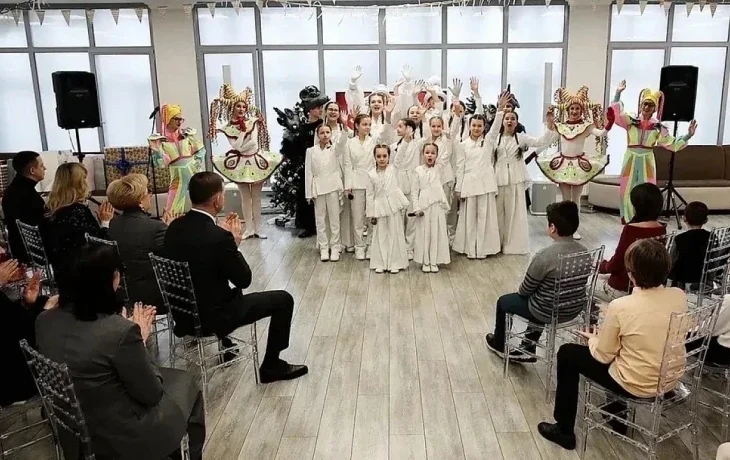 Краснодарские дети получили подарки на &laquo;Ёлке желаний&raquo; от Наумова и Галушко