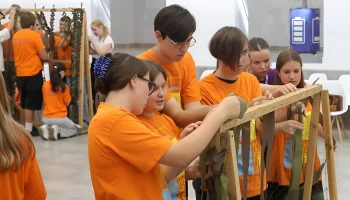 Бесплатные уроки вокала и плетение маскировочных сетей в Доме молодёжи Краснодара