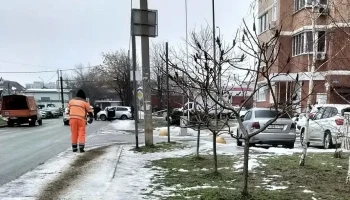 Краснодар борется с гололедом: обработаны сотни километров дорог Краснодар борется с гололедом: обработаны сотни километров дорог