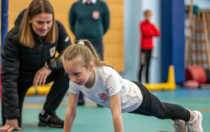 Восьмилетняя София Штанько установила рекорд России по отжиманиям!