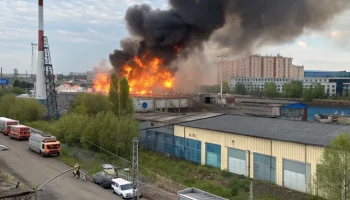 Крупный пожар в Красноярске: горит склад у ТЭЦ-1