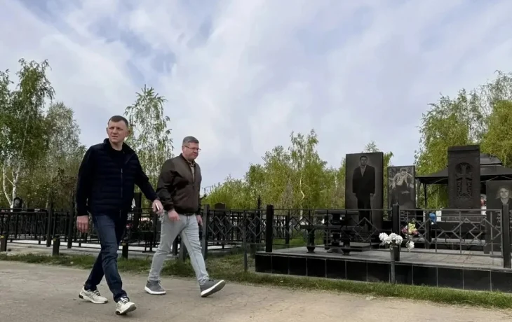 Евгений Наумов проверил санитарное состояние Молодёжного микрорайона и городских кладбищ