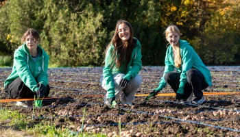 Краснодарский Ботанический сад заполнится тюльпанами благодаря студентам и компании «Магнит»