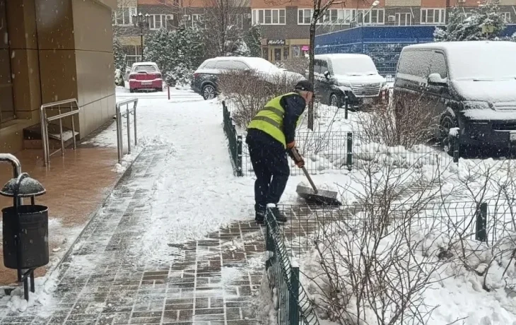 Краснодар: Городские службы борются с последствиями снегопада Краснодар: Городские службы борются с последствиями снегопада