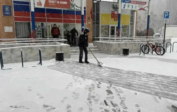Краснодар обеспечивает безопасность спортсменов: очистка от снега возле спортивных объектов Краснодар обеспечивает безопасность спортсменов: очистка от снега возле спортивных объектов