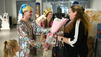 Евгений Наумов поздравил многодетных мам и жен участников СВО с Днем матери