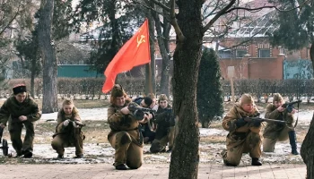 Театрализованная реконструкция боя за освобождение Краснодара в сквере Льва Толстого