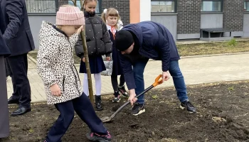 Евгений Наумов: В школах и детсадах Краснодара стартовала массовая высадка деревьев