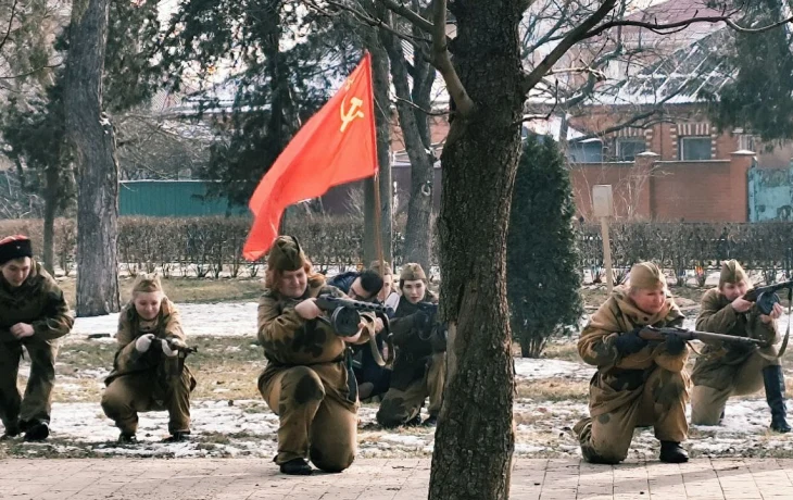 Театрализованная реконструкция боя за освобождение Краснодара в сквере Льва Толстого