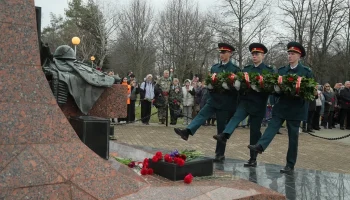 В Краснодаре возложили цветы к мемориалам воинов-интернационалистов