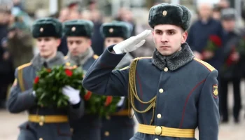 В Краснодаре возложили цветы к Вечному огню в честь Дня защитника Отечества