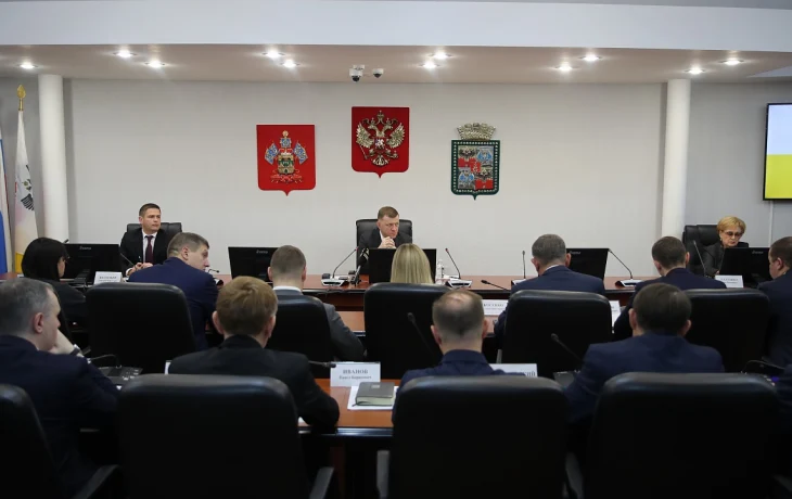 Восстановление остекления в посёлке Индустриальном после падения БПЛА