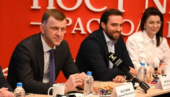 Евгений Наумов поздравил активисток &laquo;Поста № 1&raquo; с 8 Марта