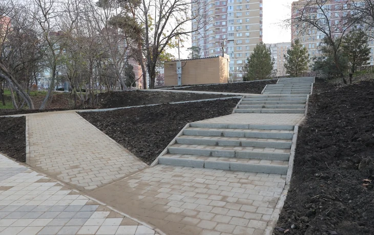 В Краснодаре обустроили удобный спуск на Николаевском бульваре