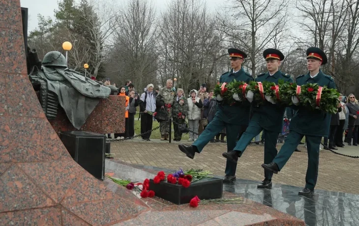 В Краснодаре возложили цветы к мемориалам воинов-интернационалистов