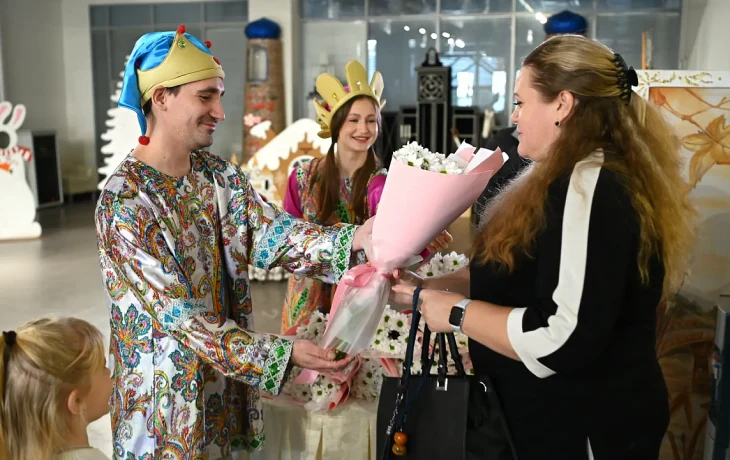 Евгений Наумов поздравил многодетных мам и жен участников СВО с Днем матери Евгений Наумов поздравил многодетных мам и жен участников СВО с Днем матери