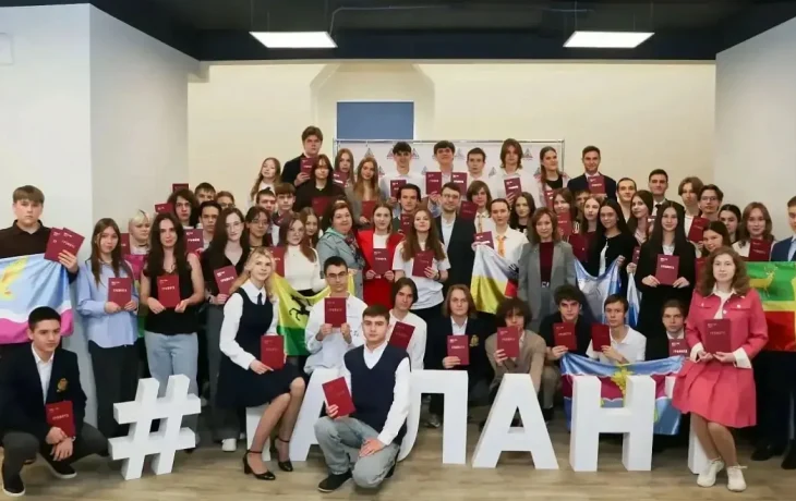 Евгений Наумов поздравил победителей регионального этапа ВсОШ в Краснодаре Евгений Наумов поздравил победителей регионального этапа ВсОШ в Краснодаре