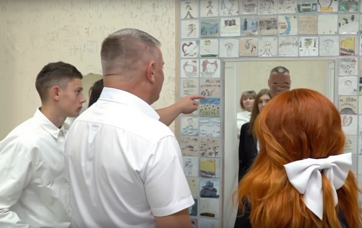 80 школьников создали зеркала-инсталляции для Гулькевичей 80 школьников создали зеркала-инсталляции для Гулькевичей