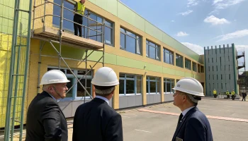 Глава района проверил ход капремонта школы №59 в Северской