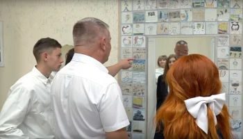 80 школьников создали зеркала-инсталляции для Гулькевичей