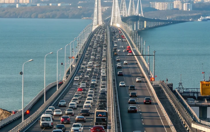 Пробки на Крымском мосту: Заторы после перекрытия движения