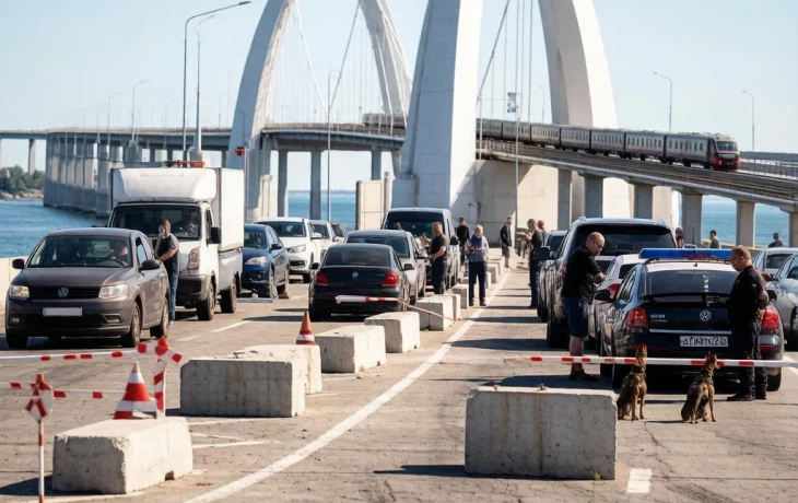 Перед Крымским мостом 6 сентября скопилось 190 машин в очереди на досмотр