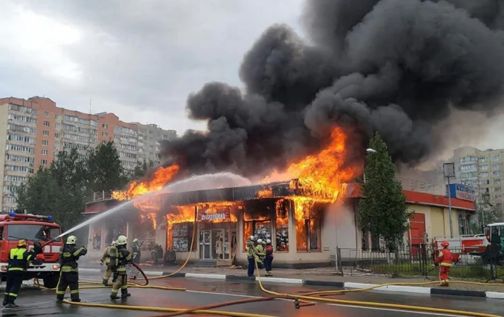 Прокуратура начала проверку после крупного пожара в магазине &laquo;Светофор&raquo; в Краснодаре