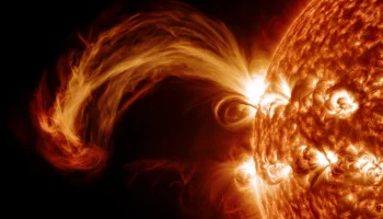 Мощный выброс коронального протуберанца произошел на Солнце утром 7 июля