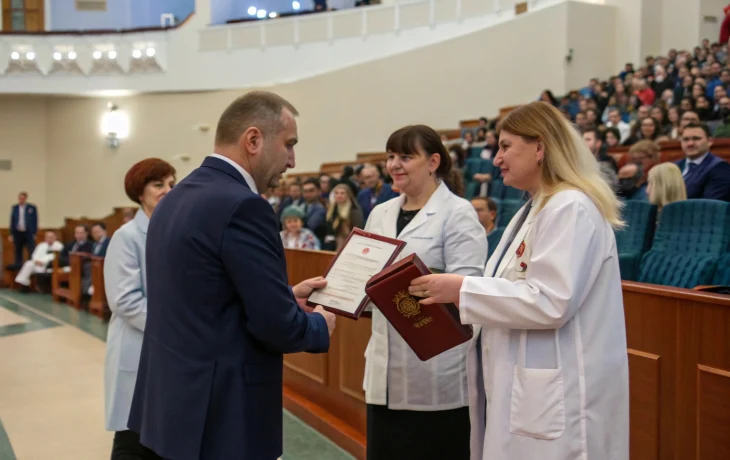 Сергей Аксёнов наградил крымских соцработников за вклад в заботу о людях