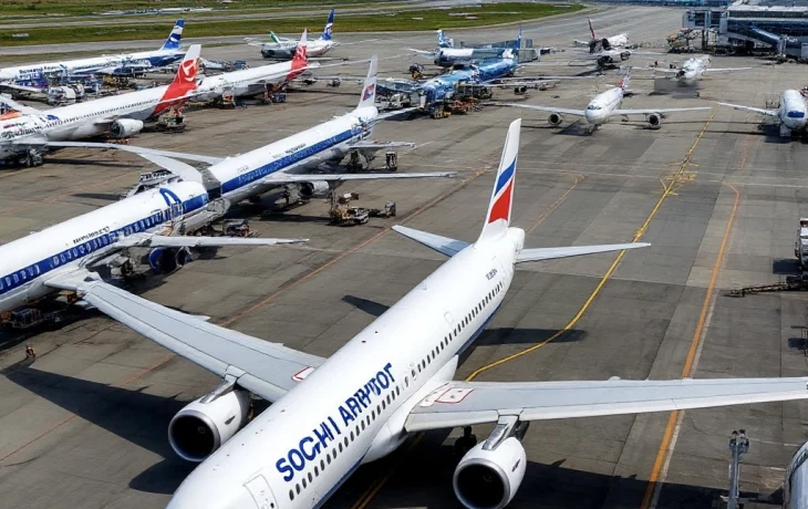 Массовые задержки рейсов парализовали аэропорт Сочи утром