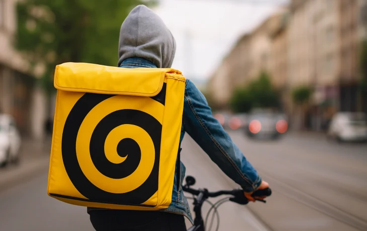 В Краснодарском крае мигрантам запретили работать курьерами