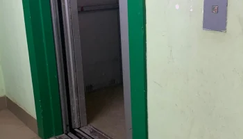 Кошмар на улице 40-летия Победы: Жильцы дома 33/10 задыхаются в лифтах, мерзнут в темноте и живут под угрозой пожара по вине председателя ТСЖ