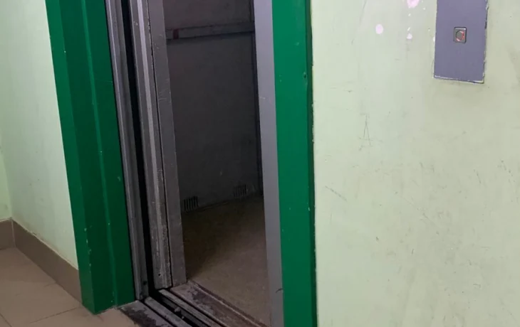 Кошмар на улице 40-летия Победы: Жильцы дома 33/10 задыхаются в лифтах, мерзнут в темноте и живут под угрозой пожара по вине председателя ТСЖ