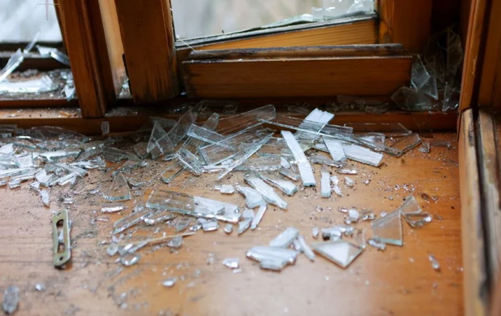 Массовая атака дронов  повреждены десятки домов в поселке Ильском