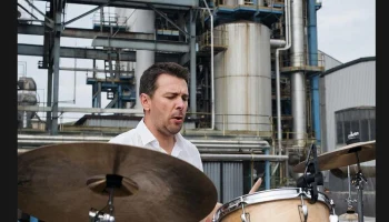 Инженер краснодарского НПЗ стал рок-звездой местных баров