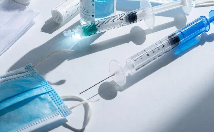 Минздрав сдвигает сроки массовой вакцинации до готовности производств