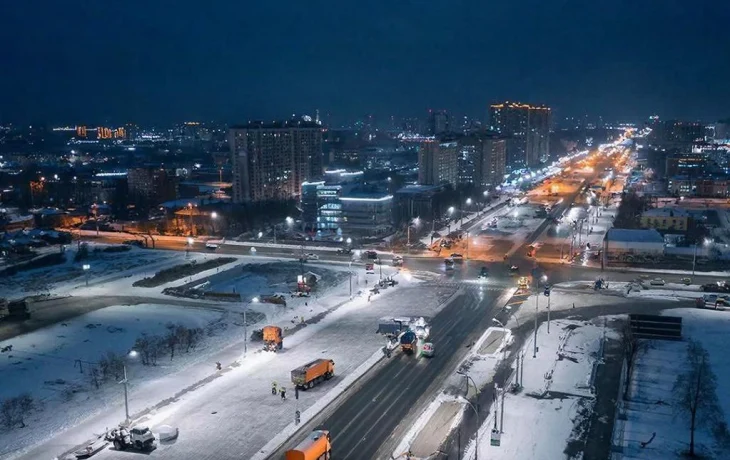 В Краснодаре за сутки обработали 450 км дорог от гололеда В Краснодаре за сутки обработали 450 км дорог от гололеда