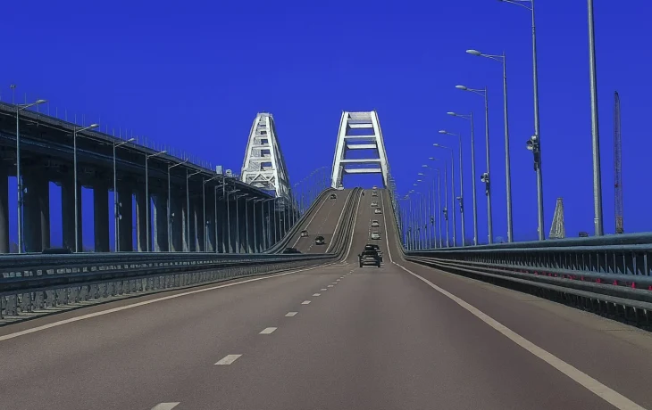 Меры безопасности усилены на Крымском мосту в преддверии новогодних праздников Меры безопасности усилены на Крымском мосту в преддверии новогодних праздников